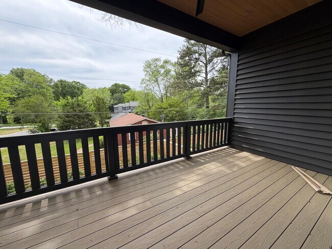 Building Photo - "Spacious and Elegant 4-Bedroom Home on Dover Avenue with 3.5 Baths and Nearly 3000 Sq Ft of Livi...