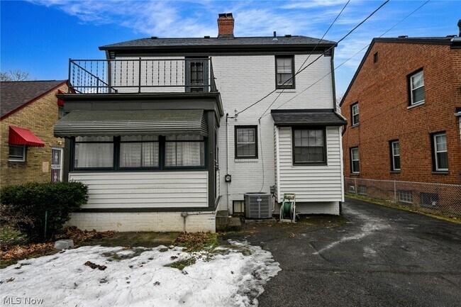 Building Photo - 3699 Bainbridge Rd