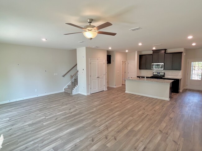 Building Photo - 1635 Villageside Ct
