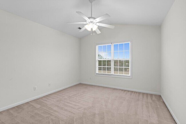 Building Photo - Surf City Townhome!