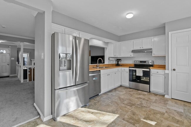 Building Photo - Beautiful Townhouse-Style Home in Virginia Beach!