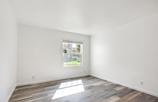Building Photo - 10626 Aderman Ave
