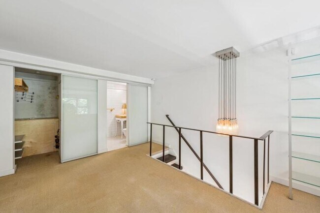 Building Photo - 1 bedroom in seattle WA 98101