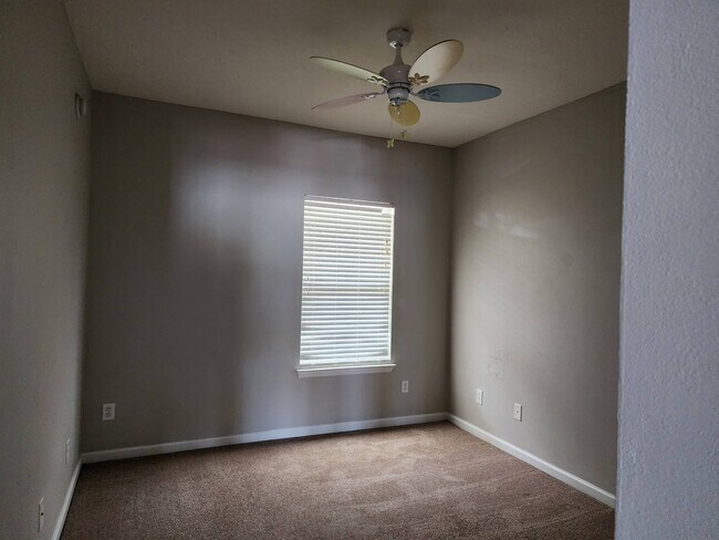Building Photo - 2472 Lantana Ln