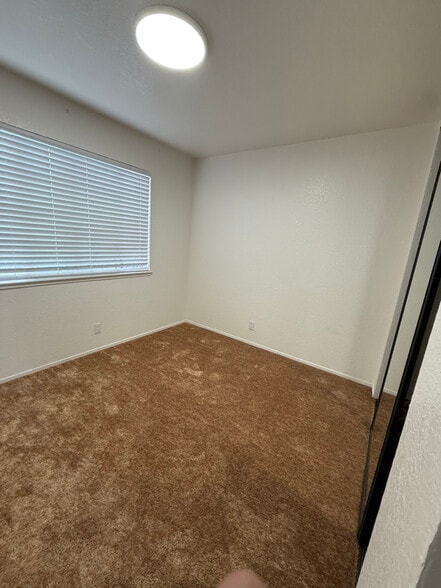 Building Photo - 103 E Lewelling Blvd