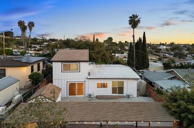 Building Photo - Spacious Remodeled Home with Separate Apar...