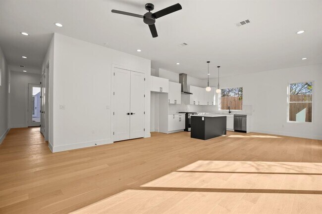 Building Photo - 2715 Sweeney Ln