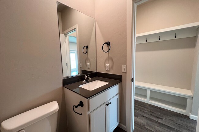 Building Photo - Townhome For Rent NW OKC!