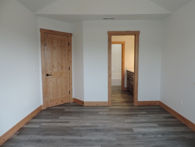 Building Photo - Application Pending - 4 Bedroom Home for R...