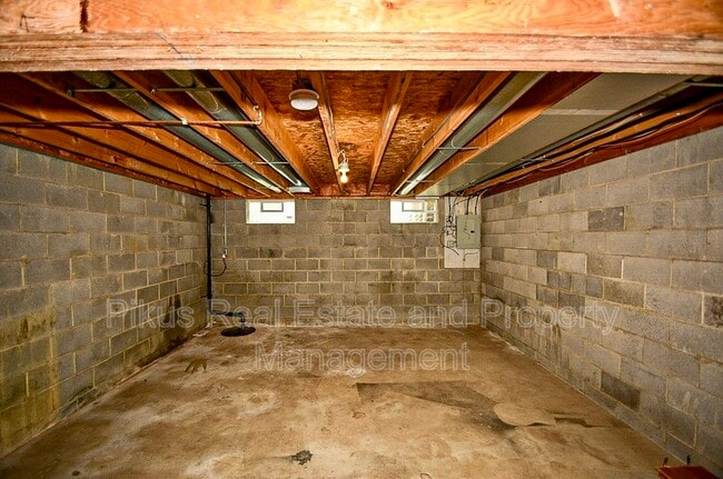 Building Photo - 2008 Redwing Dr