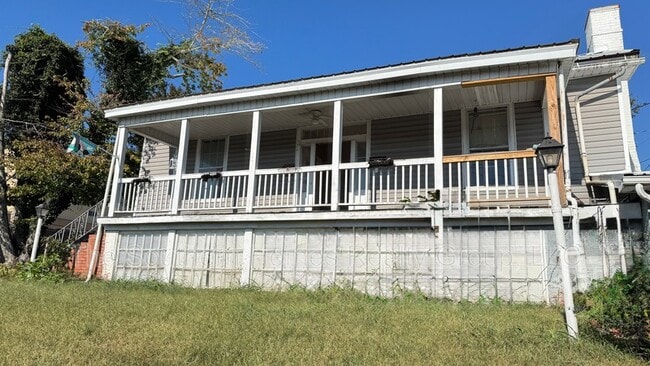 Primary Photo - 405 N High St