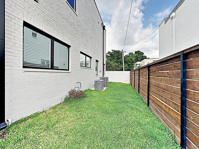 Building Photo - 326 Wimberly St