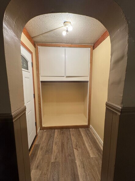 Building Photo - 204 Independence Ave S