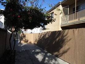 Building Photo - 437 Walnut Ave