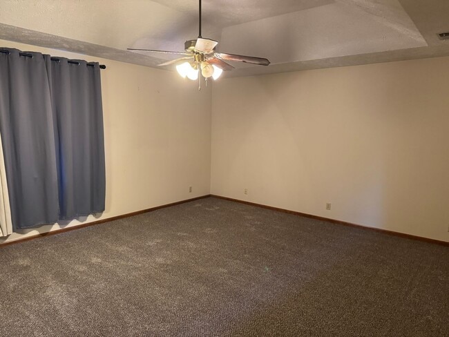 Building Photo - Spacious Harvey Oaks 4-bedroom home with classic charm and modern updates