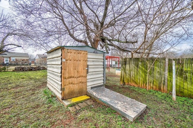 Building Photo - 3 Bed 1 Bath in Del City!