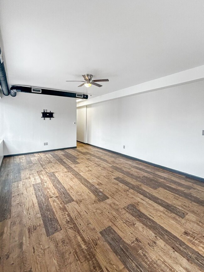 Building Photo - 101 E Lincoln Ave