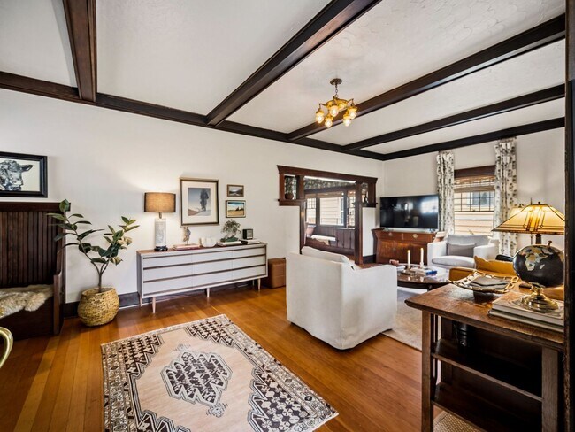 Building Photo - Charming Fully Furnished Spokane Home | Updated Comfort Near Downtown & Parks