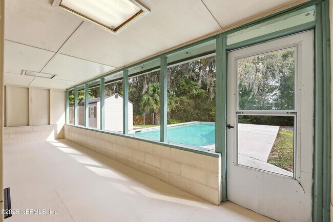 Building Photo - 457 Nightingale Rd