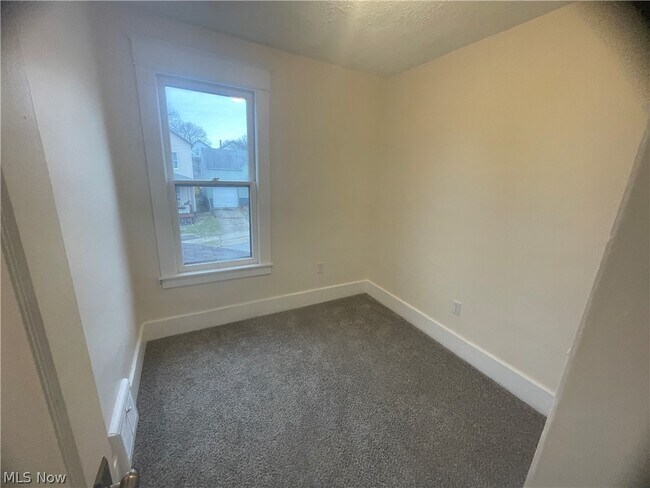 Building Photo - 316 Henry Ave