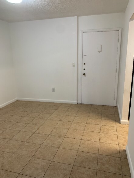 Building Photo - 6130 W 19th Ave