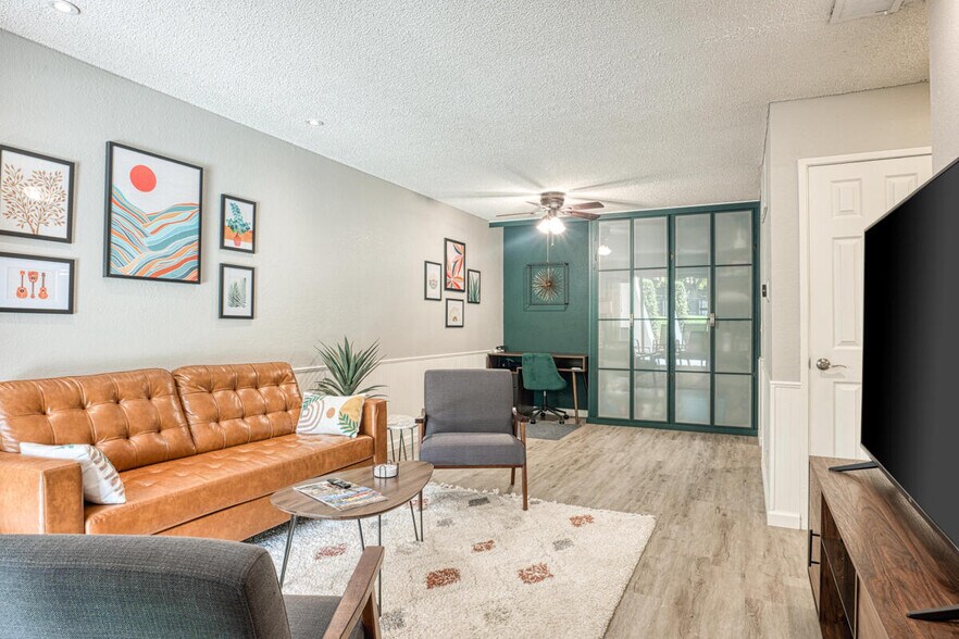 Building Photo - 420 N Villa Ct