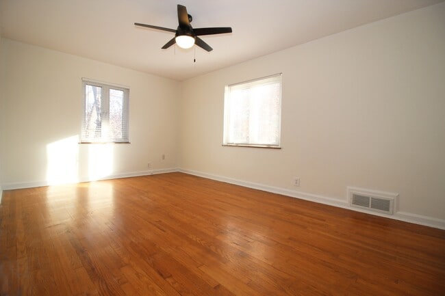 Building Photo - 3921 Oak St