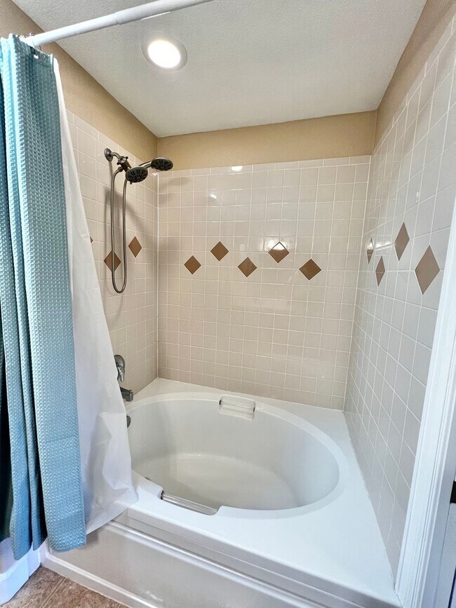 Building Photo - 4101 Crittenton Ln