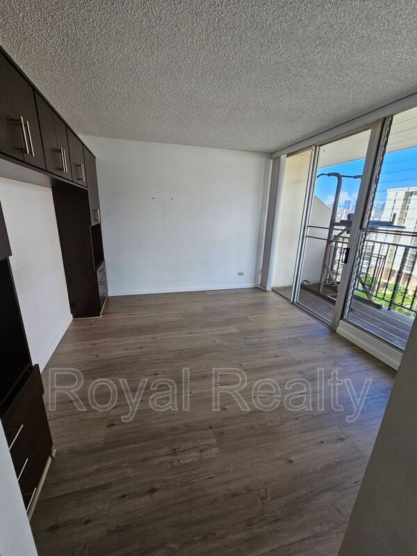 Building Photo - 2754 Kuilei St