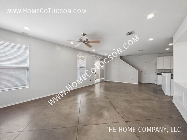 Building Photo - 5749 E Bellow Ln