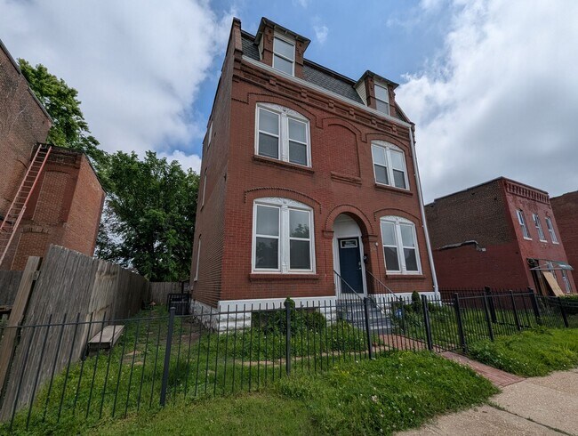 Building Photo - 2747-2749 Arsenal Street