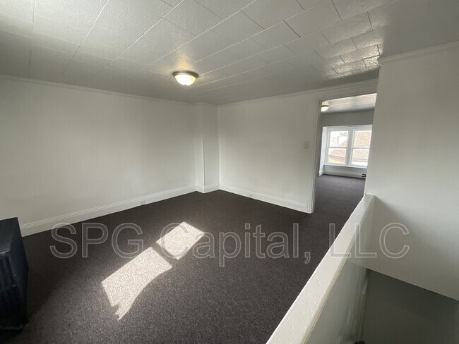 Building Photo - 730 W Mason Ave