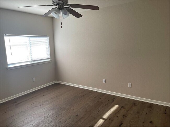 Building Photo - 1718 Woodvista Pl