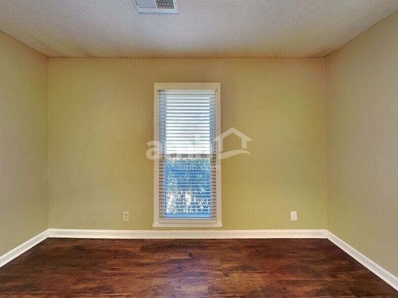 Building Photo - 7303 Clearview Dr