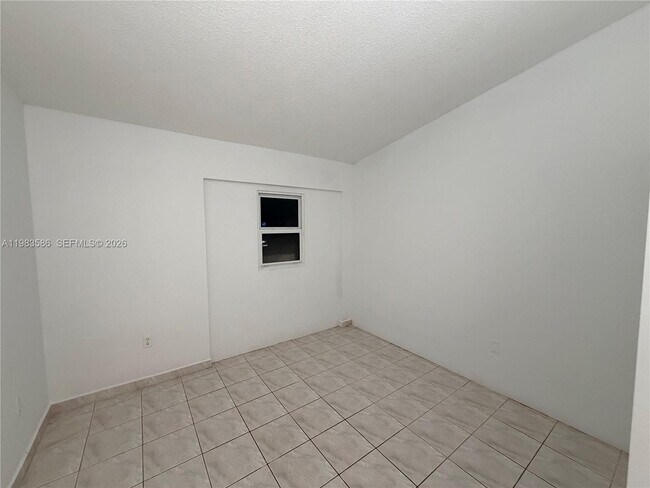 Building Photo - 927 NE 199th St