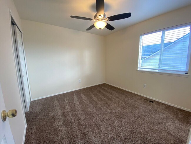 Building Photo - 3 Bedroom 2 Story in Millers Crossing