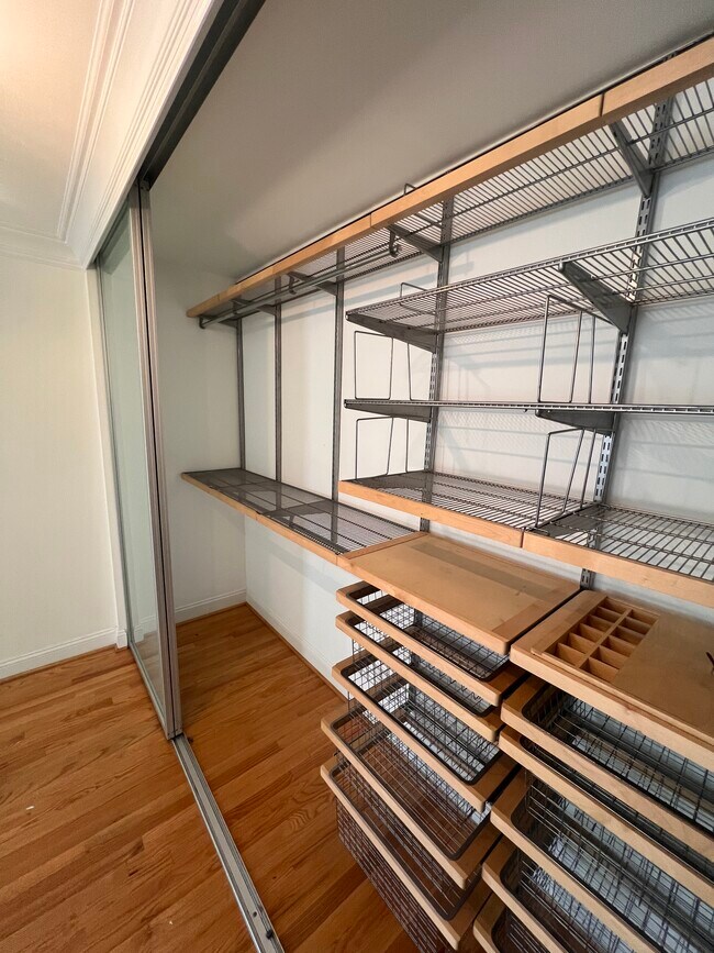 Building Photo - 5602 Hawthorne St