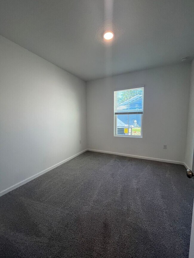 Building Photo - 5 Wagner Pl
