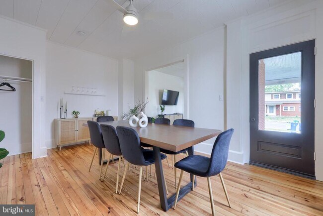 Building Photo - 136 E Harrisburg Ave