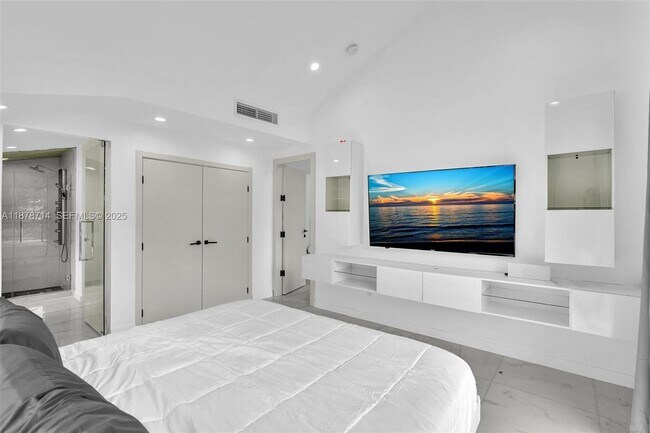 Building Photo - 394 SE 5th Ave