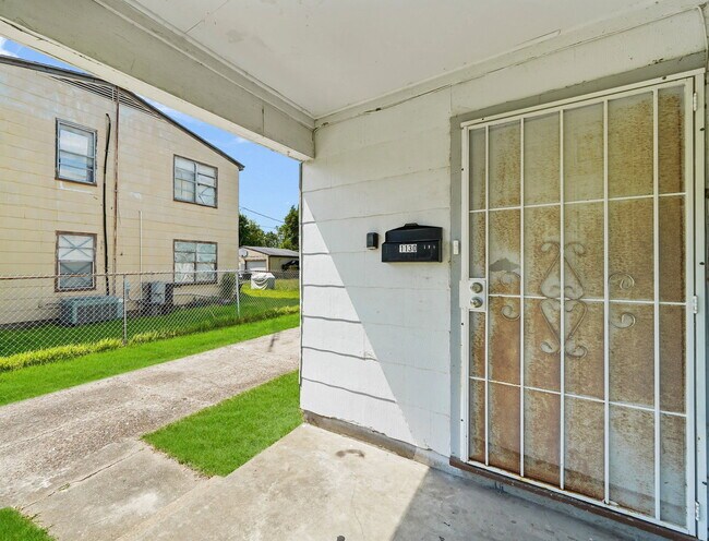 Building Photo - 1130 7th Ave N