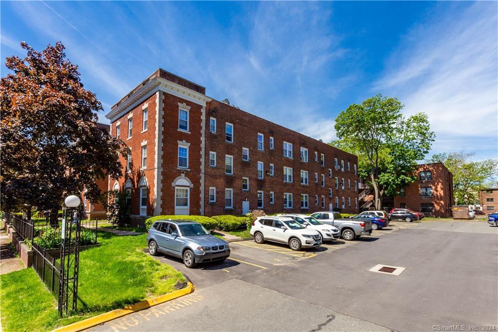 Building Photo - 49 Willard St