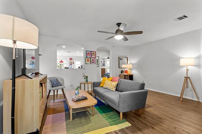 Building Photo - 1125 Vincent Pl