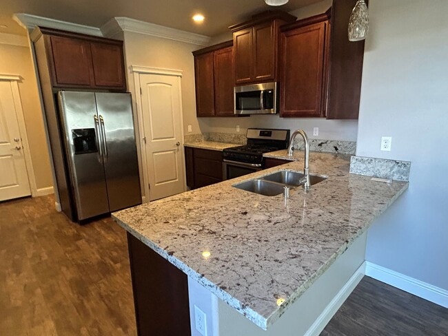 Building Photo - Townhouse for Rent in Anderson CA | Garage, Fenced Yard, Modern Upgrades