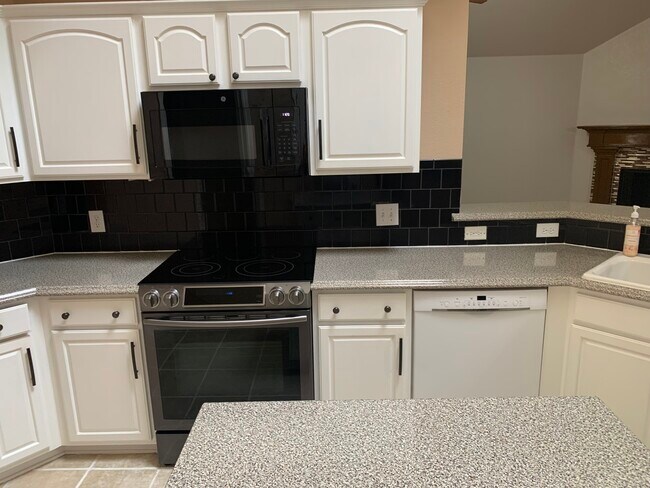 Building Photo - 2031 Trail Gln