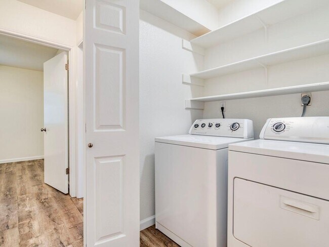 Building Photo - 8305 Summer Side Dr