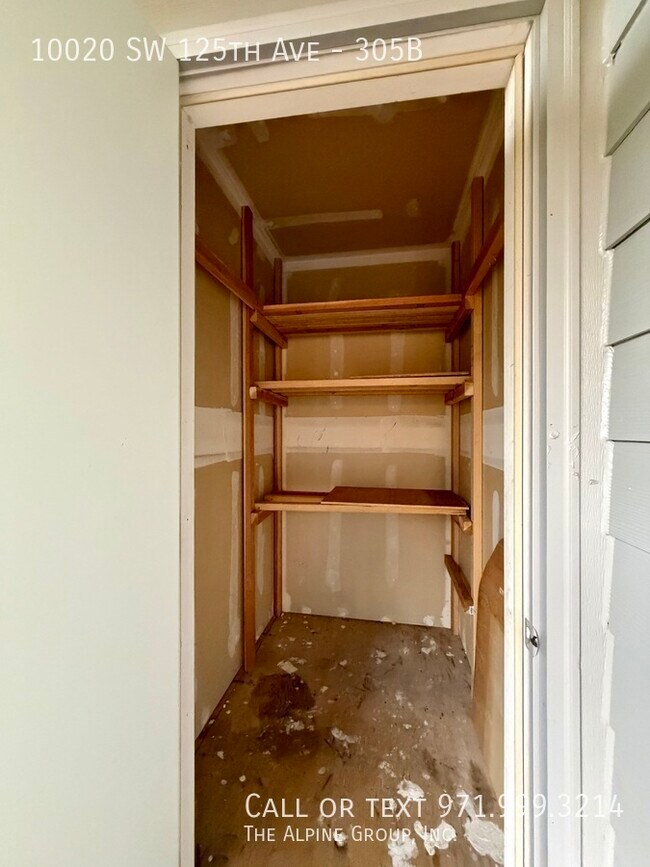 Building Photo - 10020 SW 125th Ave