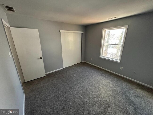 Building Photo - 28 Deedre Ln