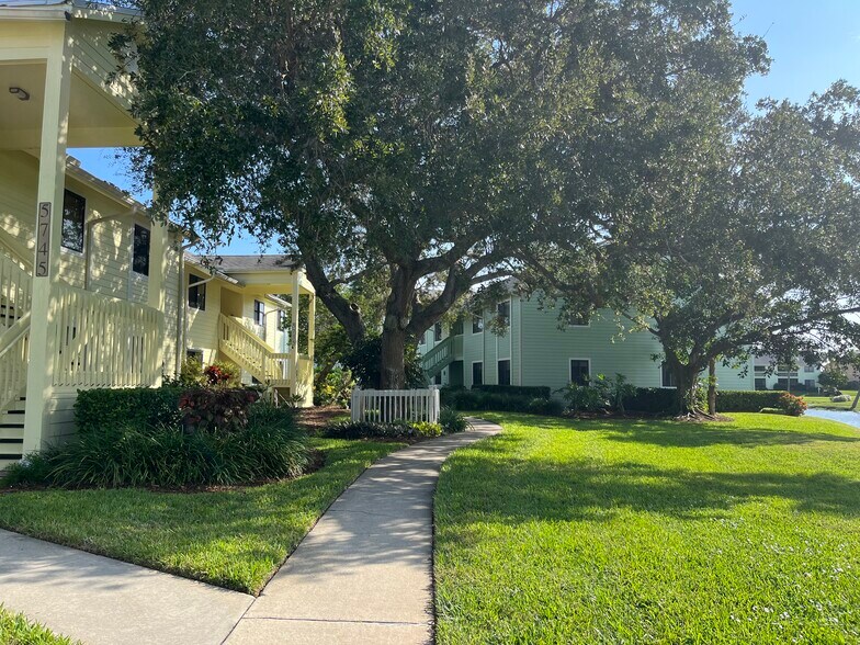 Building Photo - 5745 Marina Dr
