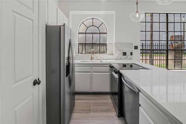Building Photo - 8888 Benning Dr